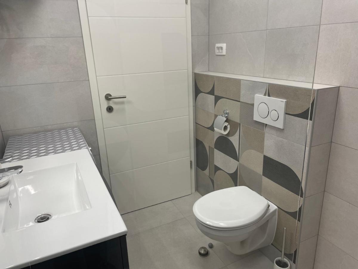 Spacious New App For 5 Persons, Close Beach&City Poreč Buitenkant foto
