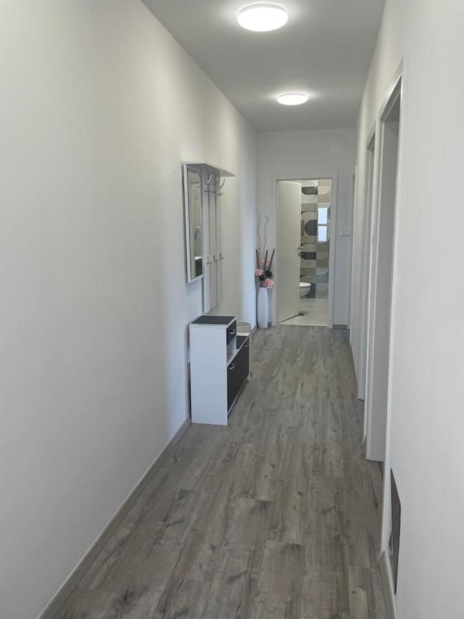 Spacious New App For 5 Persons, Close Beach&City Poreč Buitenkant foto