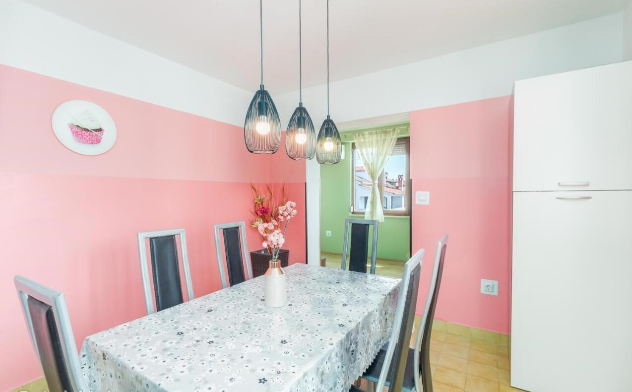 Spacious New App For 5 Persons, Close Beach&City Poreč Buitenkant foto