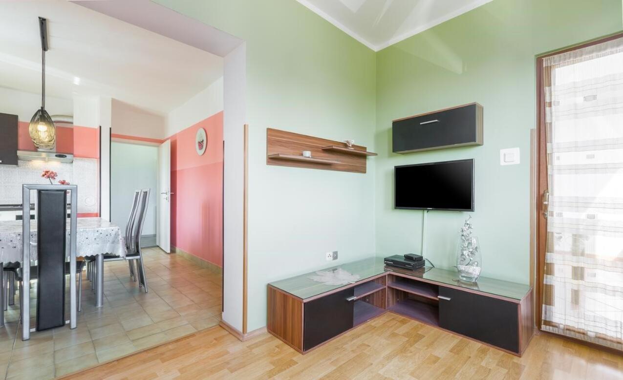 Spacious New App For 5 Persons, Close Beach&City Poreč Buitenkant foto