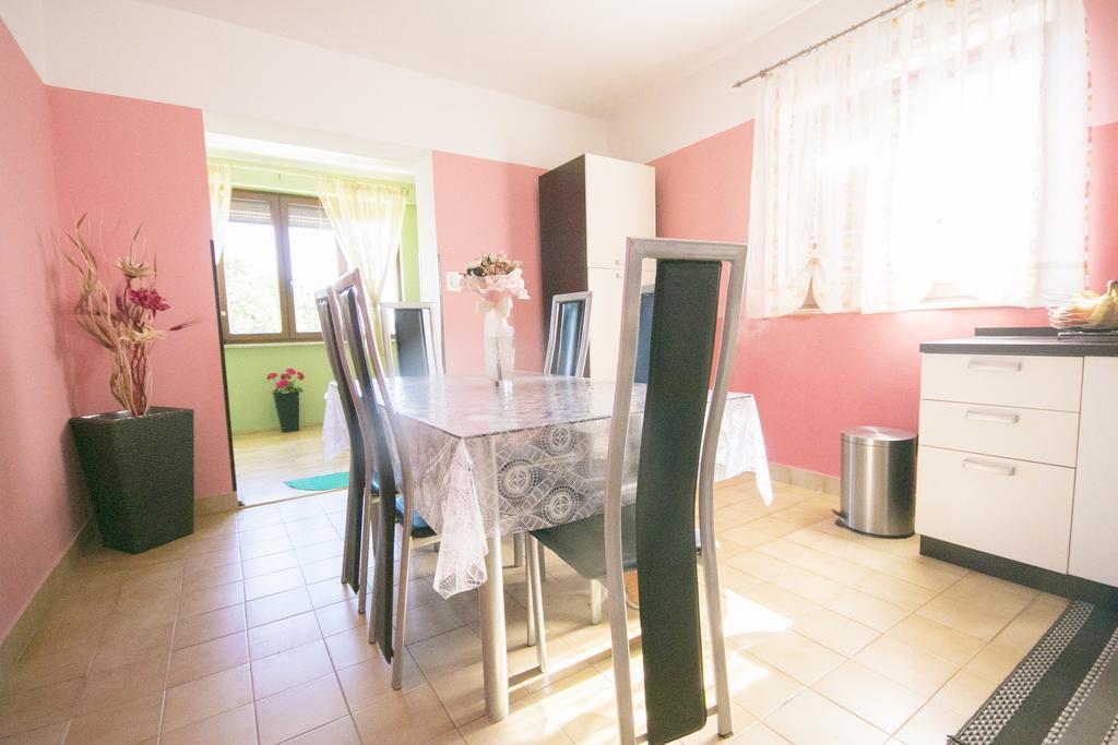 Spacious New App For 5 Persons, Close Beach&City Poreč Buitenkant foto